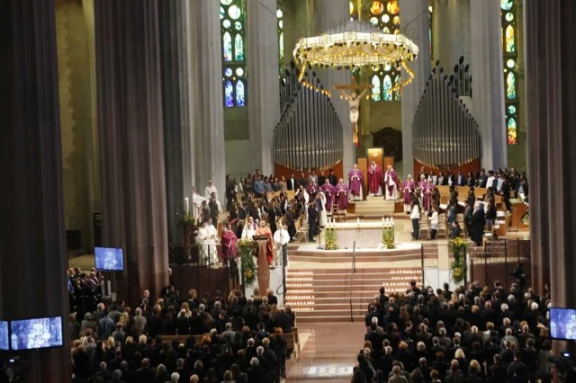El Presidente del Tribunal Constitucional asiste en Barcelona al funeral por las víctimas del accidente aéreo de los Alpes