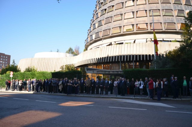 Minuto de silencio en memoria de las ví­ctimas del atentado en París