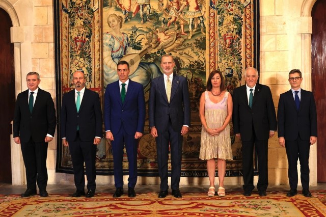 Acto de jura o promesa del magistrado del Tribunal Constitucional José María Macías Castaño ante SM el Rey