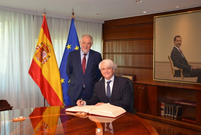 Visita al Tribunal Constitucional del Presidente del Consejo General de la Abogacía Española