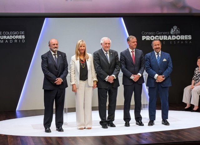 El Presidente del Tribunal Constitucional clausura los Premios Procura