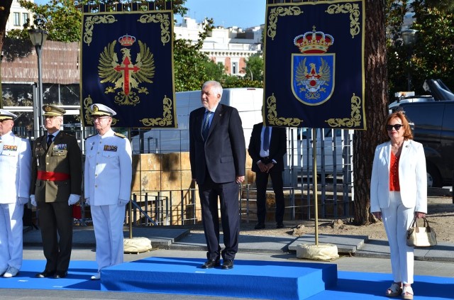 Izado solemne de la bandera de España con motivo del 45º aniversario del Tribunal Constitucional