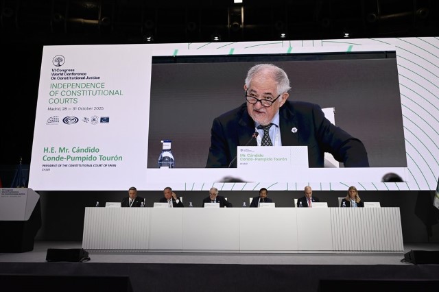 El Presidente del TC modera la sesión sobre "Independencia de los Tribunales Constitucionales" del VI Congreso Mundial