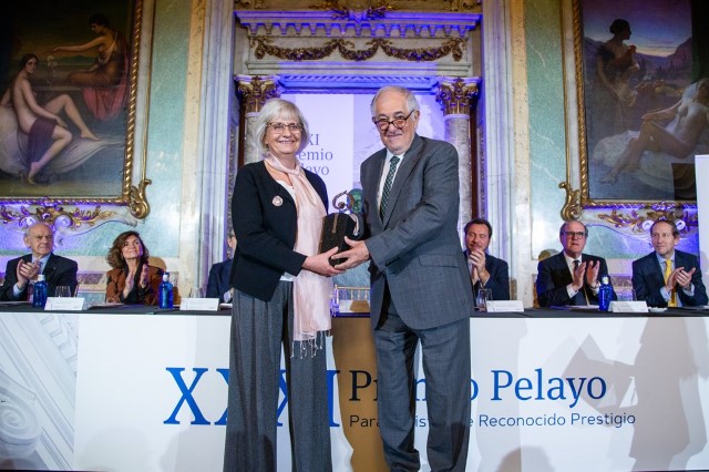 El Presidente del TC entrega el Premio Pelayo a Juristas de Reconocido Prestigio a la Catedrática Paloma Biglino