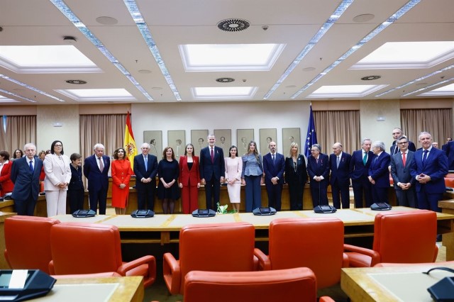 El Presidente del TC asiste al acto "50 años después: la Corona en el tránsito a la democracia" en el Congreso