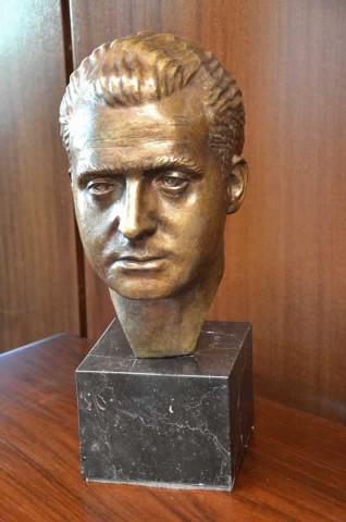 Busto de Juan Carlos I. [Escultura, retrato. Metal]