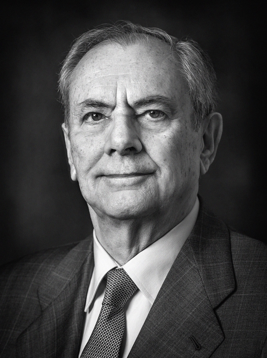 Retrato fotográfico del magistrado Alfredo Montoya Melgar