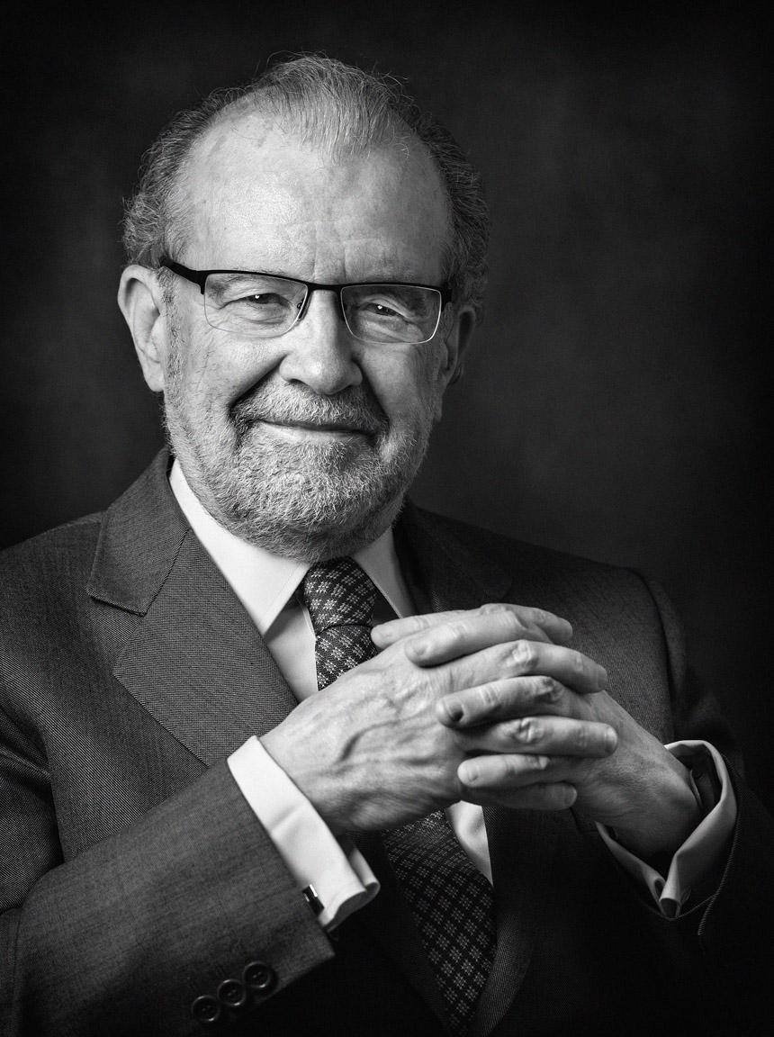 Retrato fotográfico del vicepresidente Juan Antonio Xiol Ríos