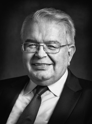 Juan José González Rivas, Presidente del Tribunal Constitucional [Fotografía, retrato. Papel]
