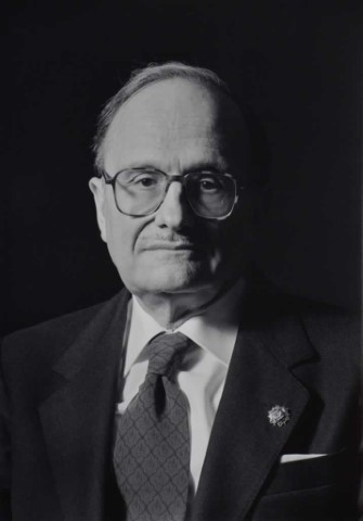 Enrique Ruiz Vadillo, Magistrado del Tribunal Constitucional [Fotografía, retrato. Papel] - Ana Torralva Forero