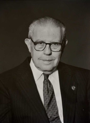 Antonio Truyol Serra, Magistrado del Tribunal Constitucional [Fotografía, retrato. Papel] - Ana Torralva Forero