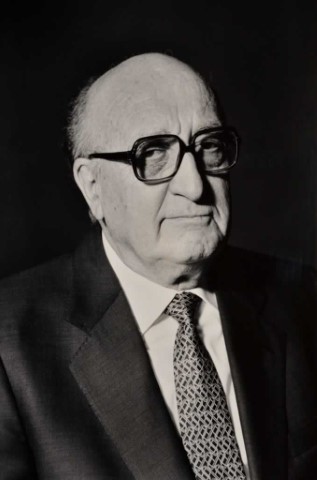 Aurelio Menéndez Menéndez, Magistrado del Tribunal Constitucional [Fotografía, retrato. Papel] - Ana Torralva Forero