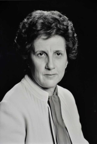 Gloria Begué Cantón, Magistrada del Tribunal Constitucional [Fotografía, retrato. Papel] - Dalda