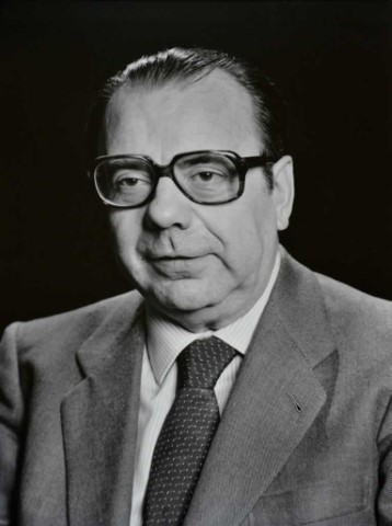 Ángel Latorre Segura, Magistrado del Tribunal Constitucional [Fotografía, retrato. Papel] - Dalda 